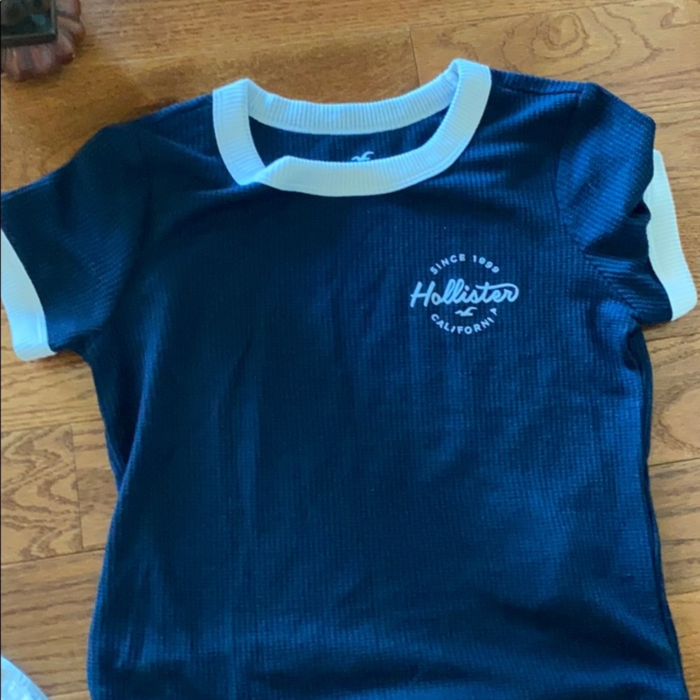 Hollister top